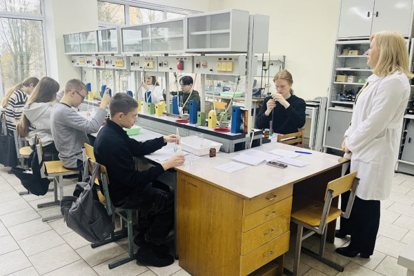 photo_5197393367623919813_y