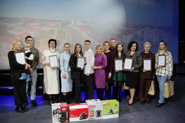 photo_5202034852881361499_y