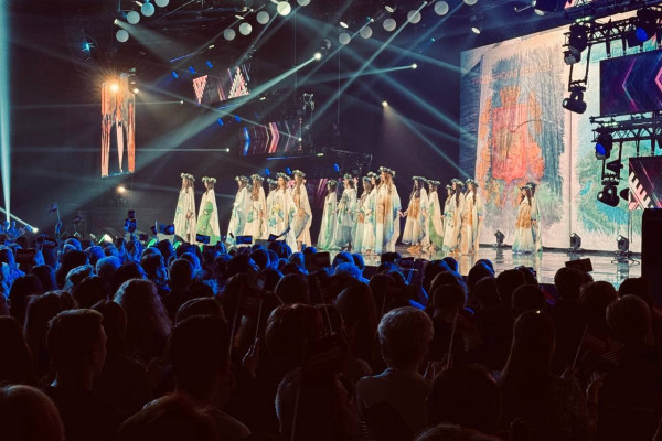 photo_5219934979490965704_y