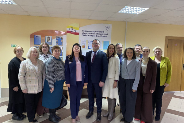 photo_5309745618983455061_y