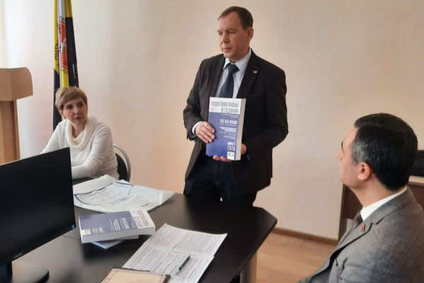 photo_5309873596123967082_y