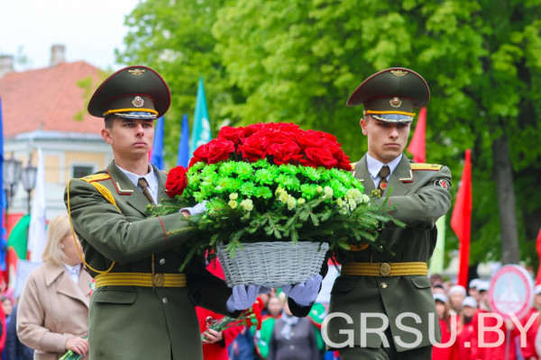 photo_5253836290229661313_y