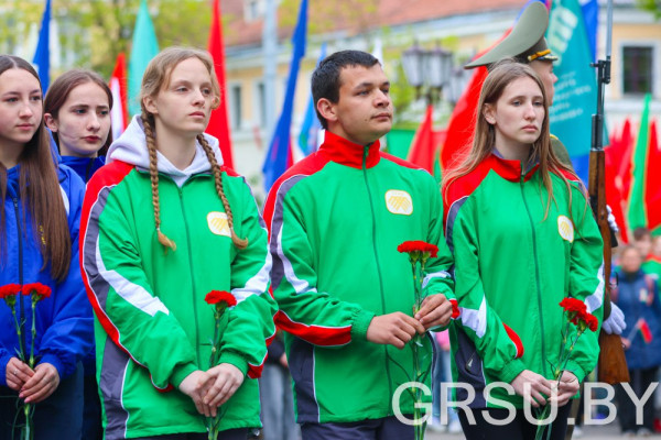 photo_5253836290229661322_y