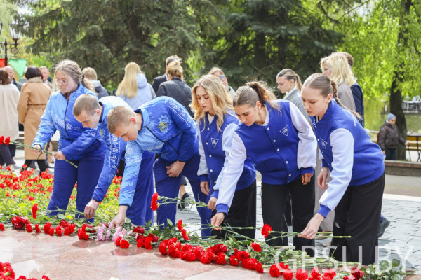 photo_5253836290229661367_y