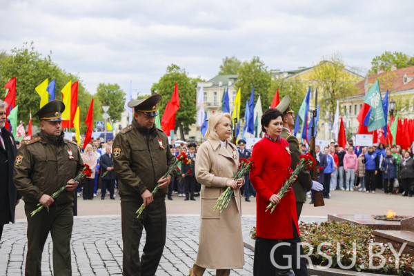 photo_5253836290229661370_y