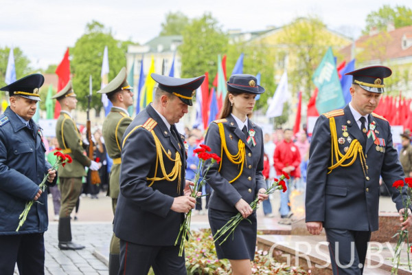 photo_5253836290229661371_y