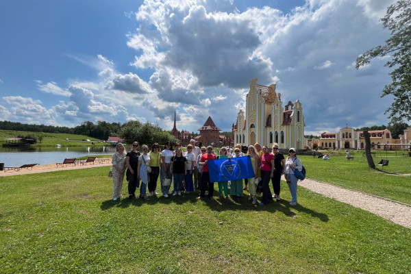 photo_5451654993460458335_y