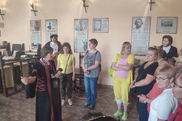 photo_5451654993460458342_y