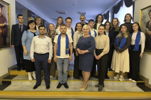 участники
