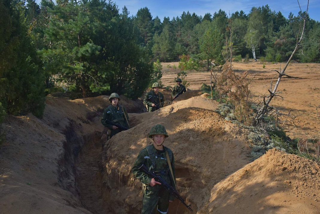 Первокурсники военного факультета ГрГУ имени Янки Купалы  постигают азы военной службы на полигоне