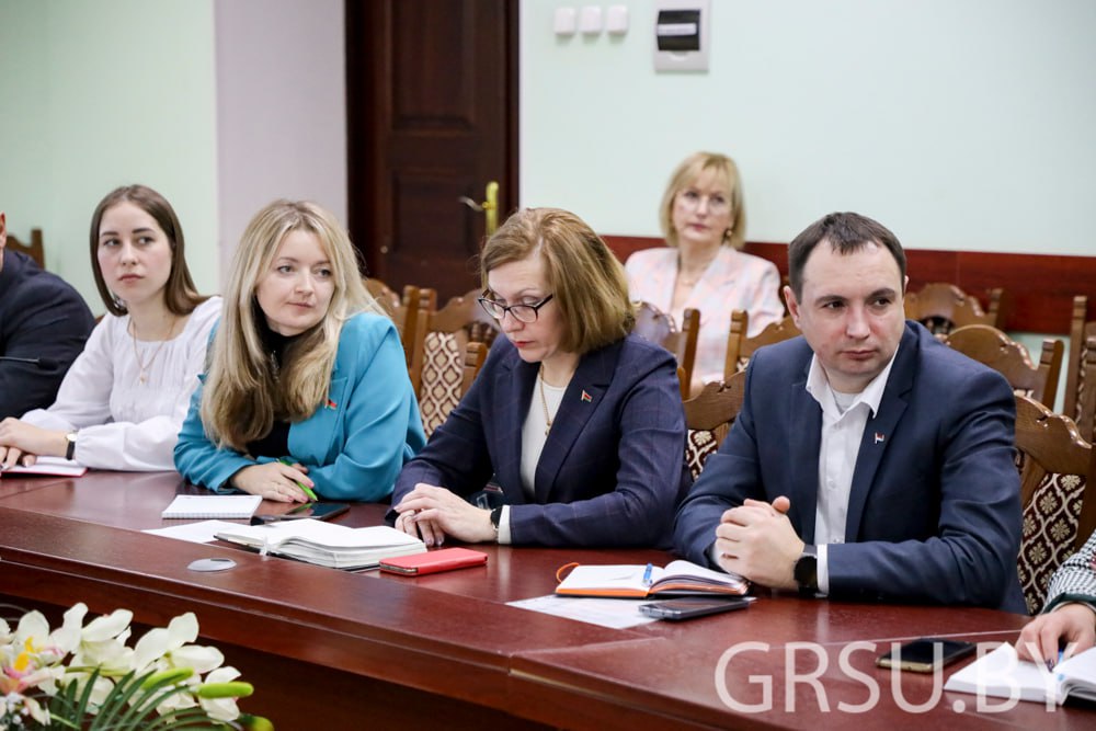 У Купалаўскім універсітэце стартавалі заняткі ў рамках рэспубліканскага праекта «Партыйная школа» (ДАДАДЗЕНА ВІДЭА)