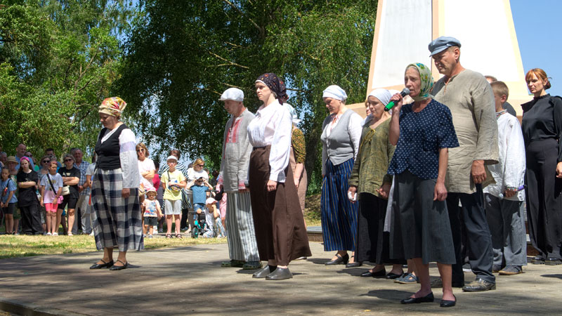 Представители Волковысского колледжа ГрГУ имени Янки Купалы приняли участие в митинге-реквиеме «Трывожыць душу звон пакутны»