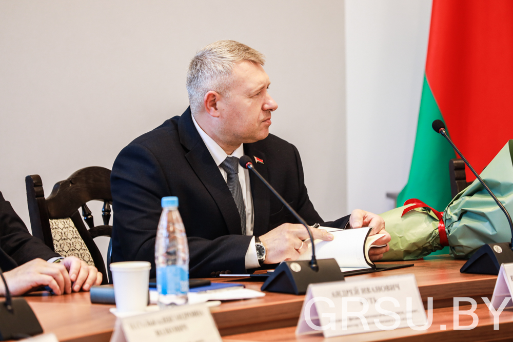 Коллективу ГрГУ имени Янки Купалы представили нового проректора