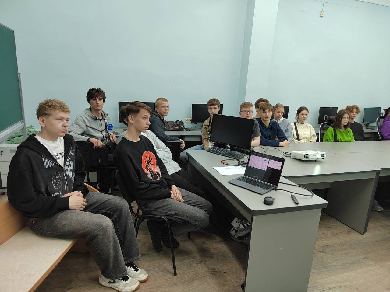 "Саюз тэхнікі і творчасці" ГрДУ імя Янкі Купалы сабраў юных аналітыкаў