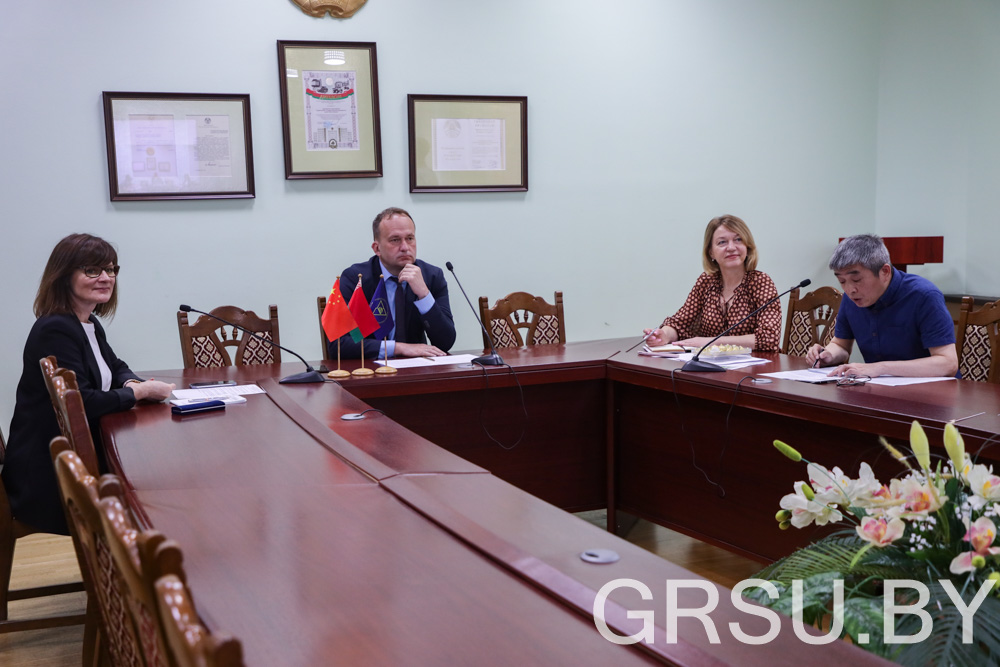 Купалаўцы абмеркавалі перспектывы супрацоўніцтва з прадстаўнікамі Ланьчжоўскага каледжа тэхналогій і бізнесу
