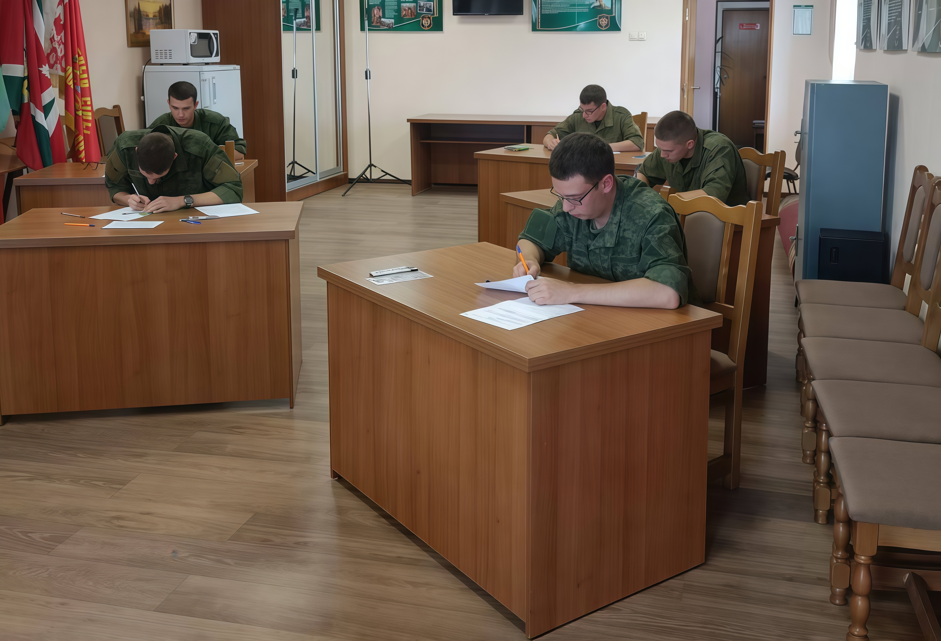 Студенты военного факультета Купаловского университета успешно сдали экзамен по военной подготовке